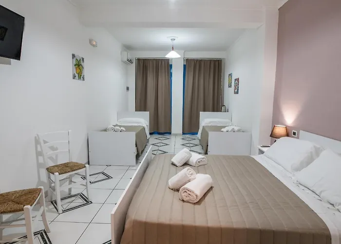 Ada Ξενοδοχείο με διαμερίσματα 3*