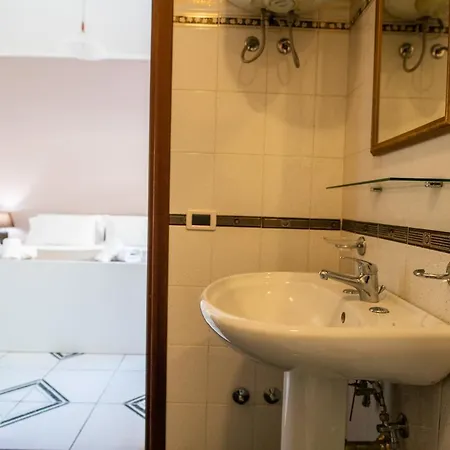 Ada جيارديني ناكسوس