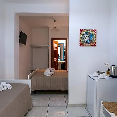 Ξενοδοχείο με διαμερίσματα Ada 4*